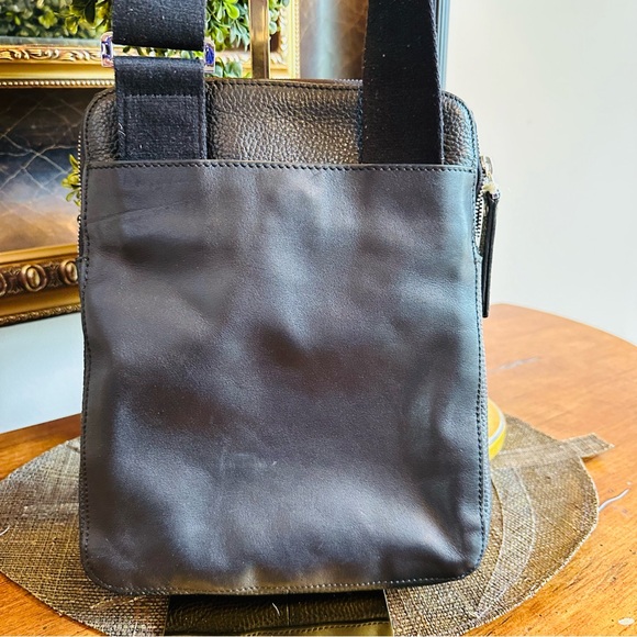 PIQUADRO BLACK LEATHER CROSSBODY UNISEX MESSENGER BAG AMAZING CONDITION 22” DROP - Picture 8 of 14